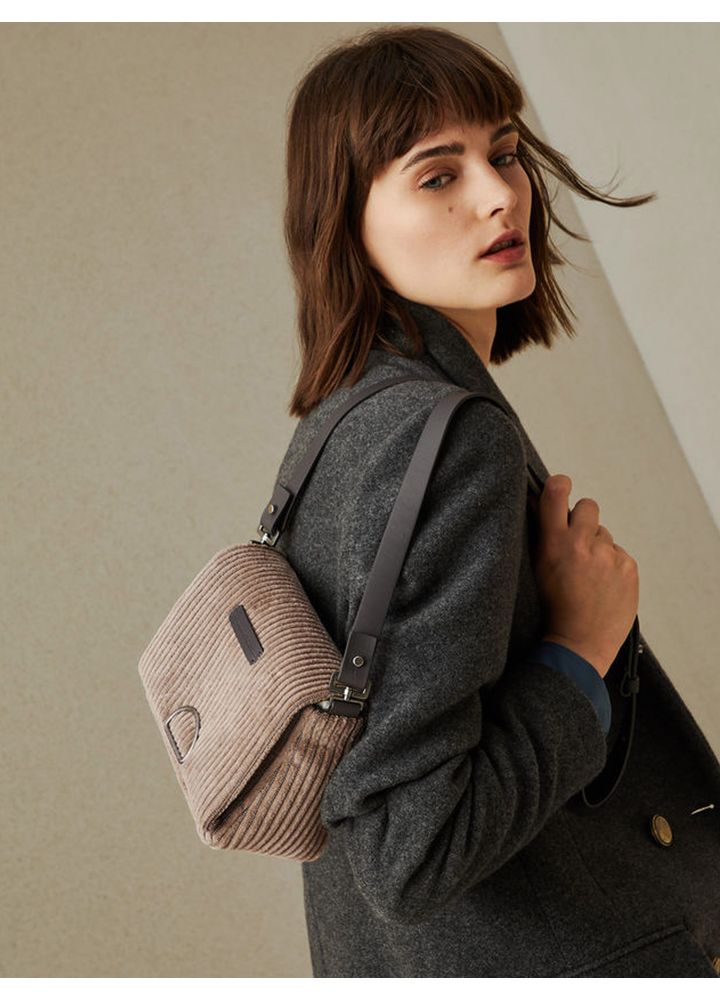 light brown leather bolsa