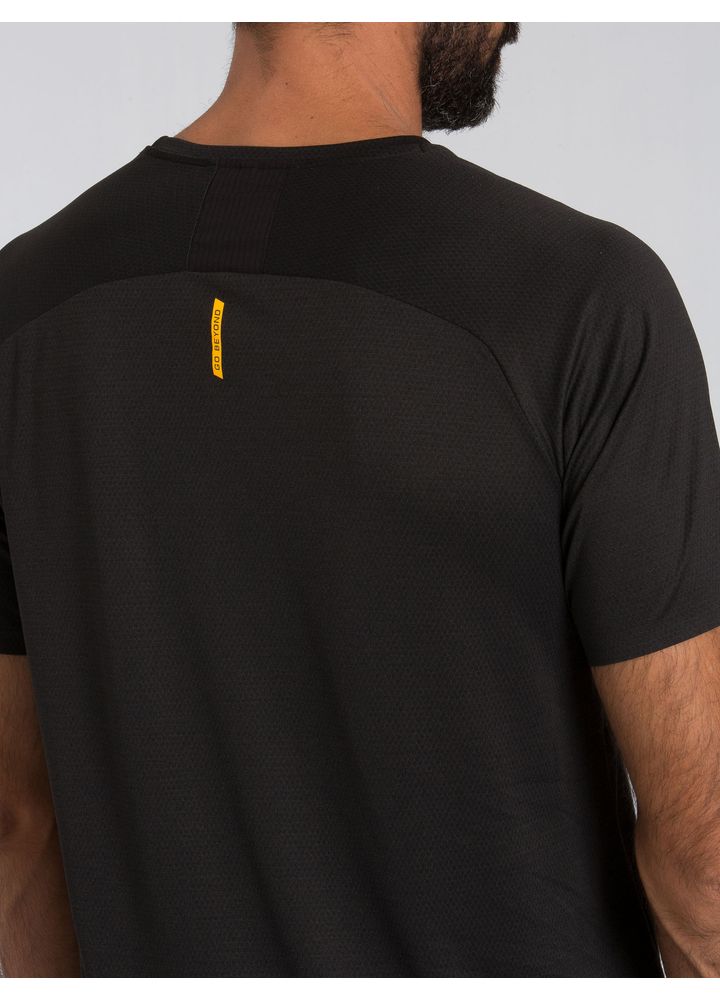 Camiseta-Tech-Tee-Preto