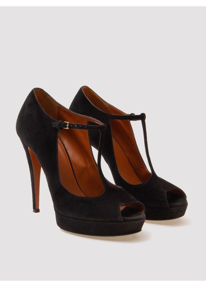 SAPATO-BICO-FINO-MEIA--PATA-PRETO