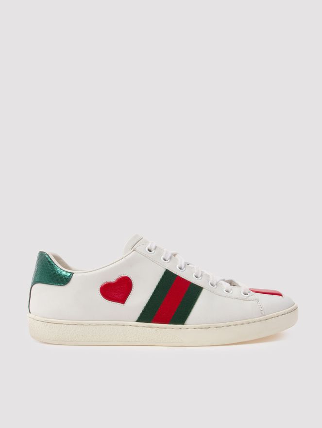 TENIS-BRANCO-COM-APLICAO-DE-CORAO-E-LISTRAS-BRANCO